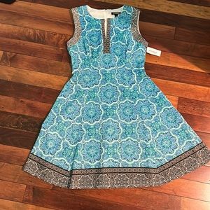 Woman’s Roz and Ali dress